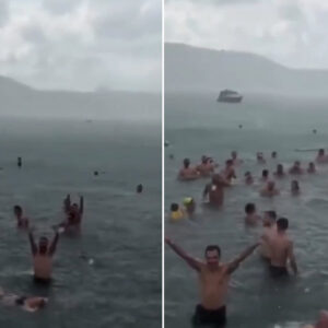 bebekte yagmurda deniz keyfi RqB4uvtJ