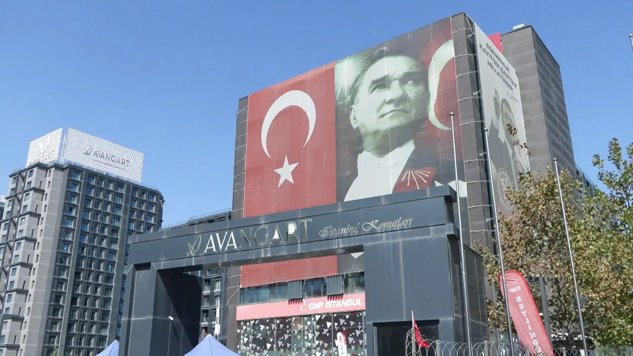 kayyum gursel tekinin chpnin istanbuldaki binasina giris izni verdigi 32 kisilik liste belli oldu NgSztc3y