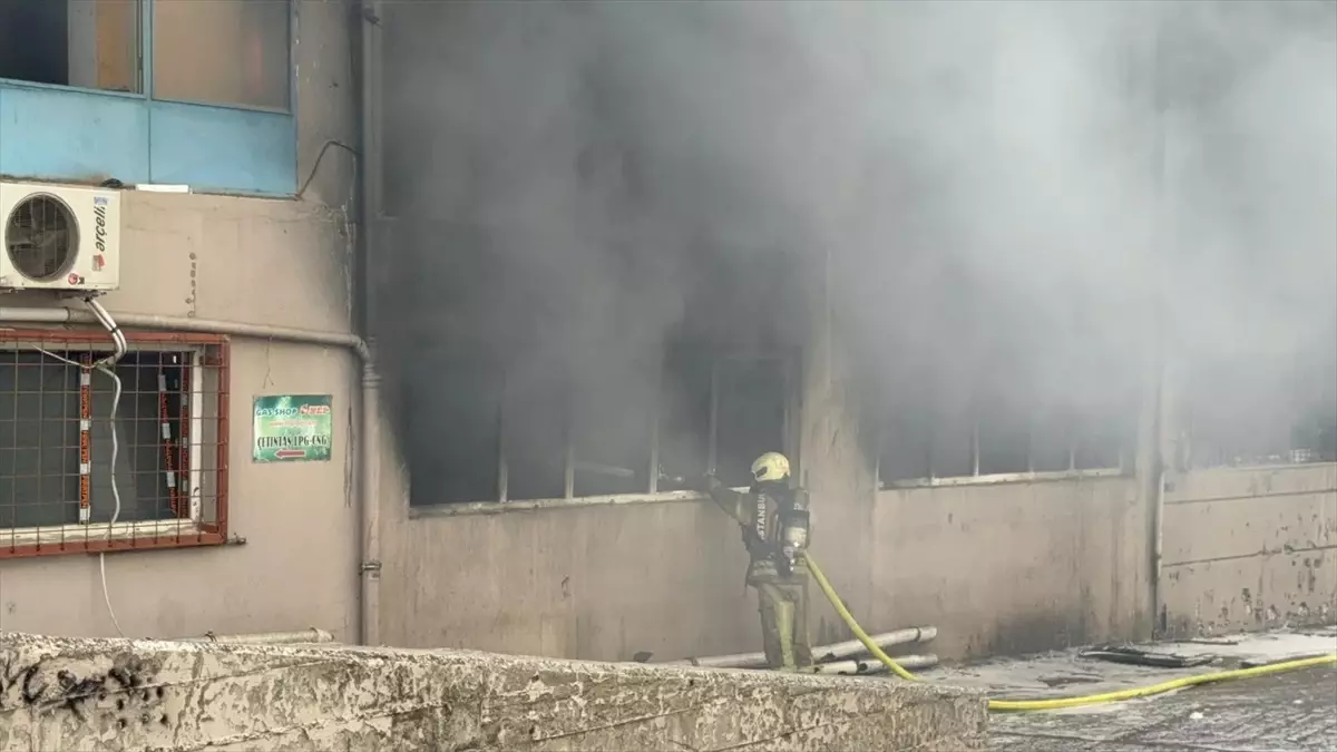 bayrampasada yangin panigi D3ELyPjY