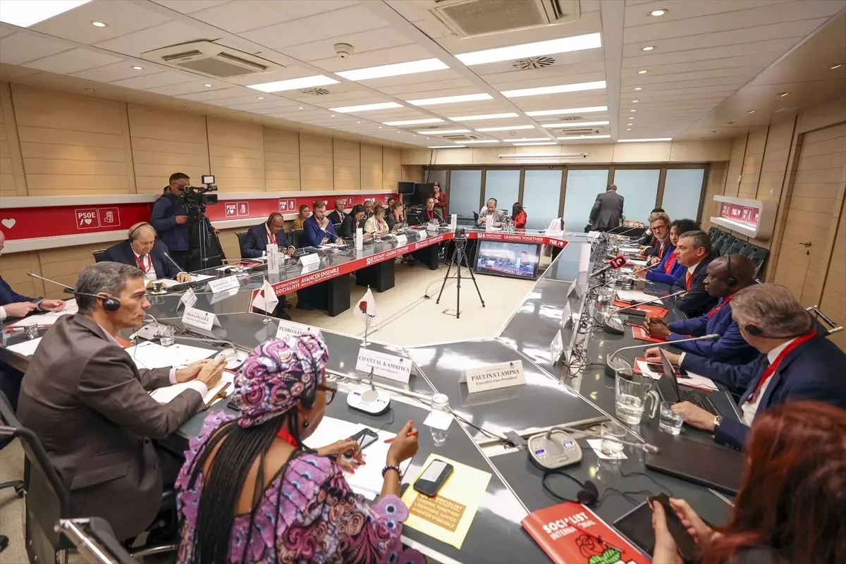 chp lideri ozgur ozelden gazze icin uluslararasi baris komisyonu onerisi sK4n81vs