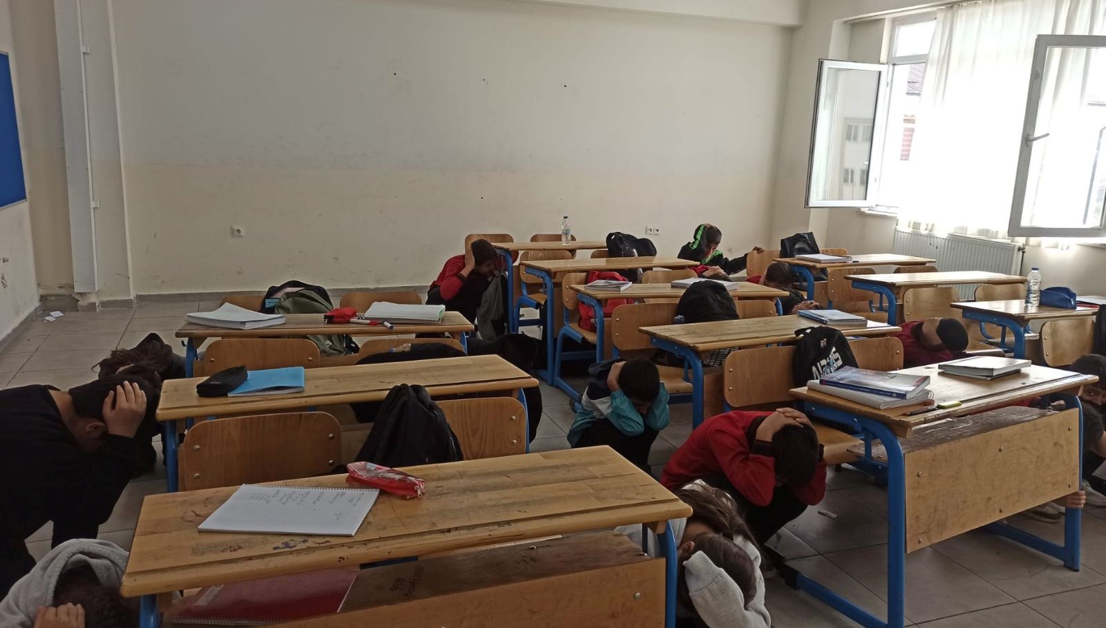 hakkaride okullarda tatbikat gIr4cGPk.jpg