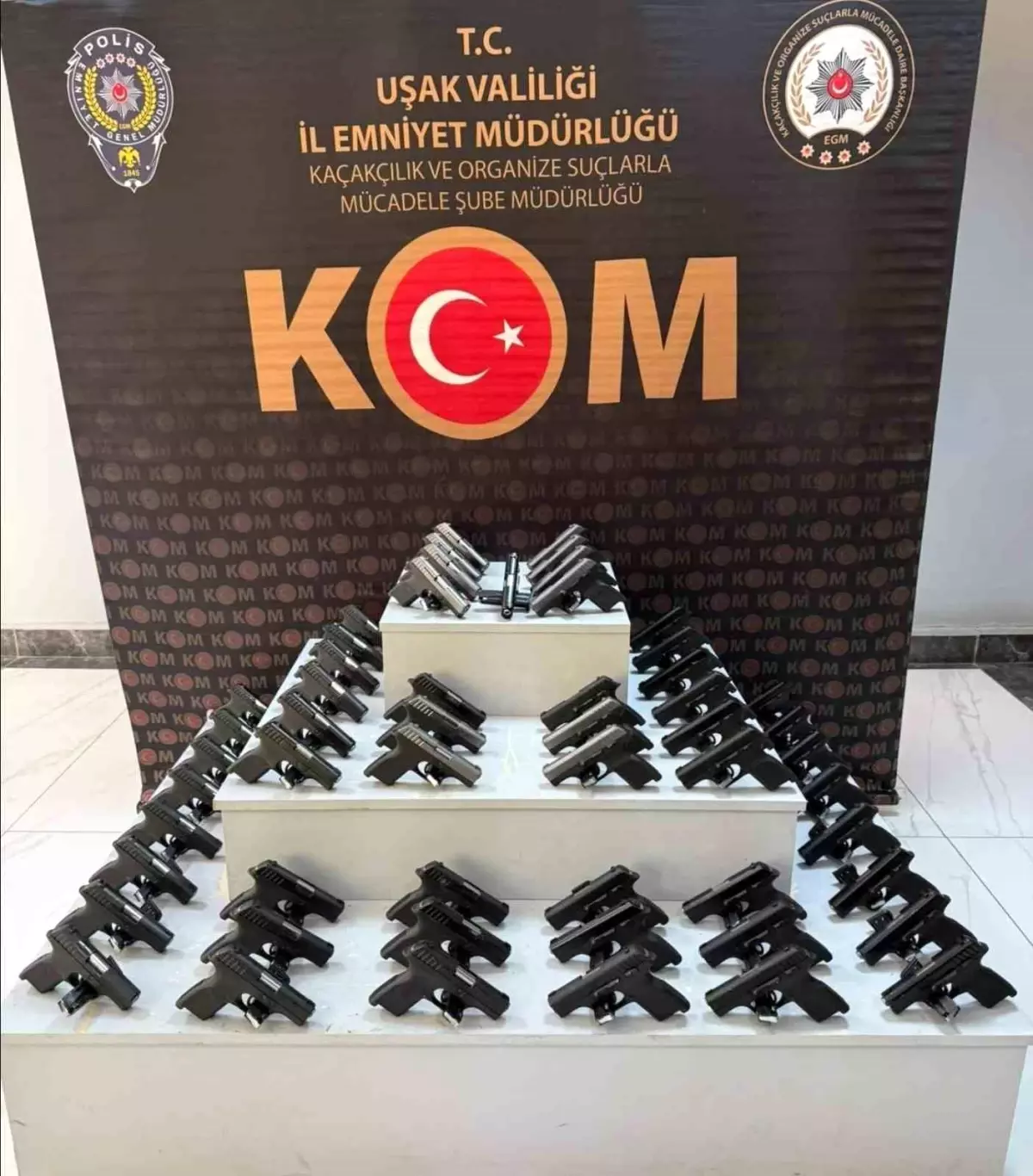 usakta 55 ruhsatsiz tabanca ele gecirildi 4XEQjdBa.jpg