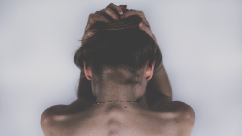 uzmani uyardi uykusuzluk ve alkol kume bas agrilarini tetikleyebilir 9rBhwrZA.jpg