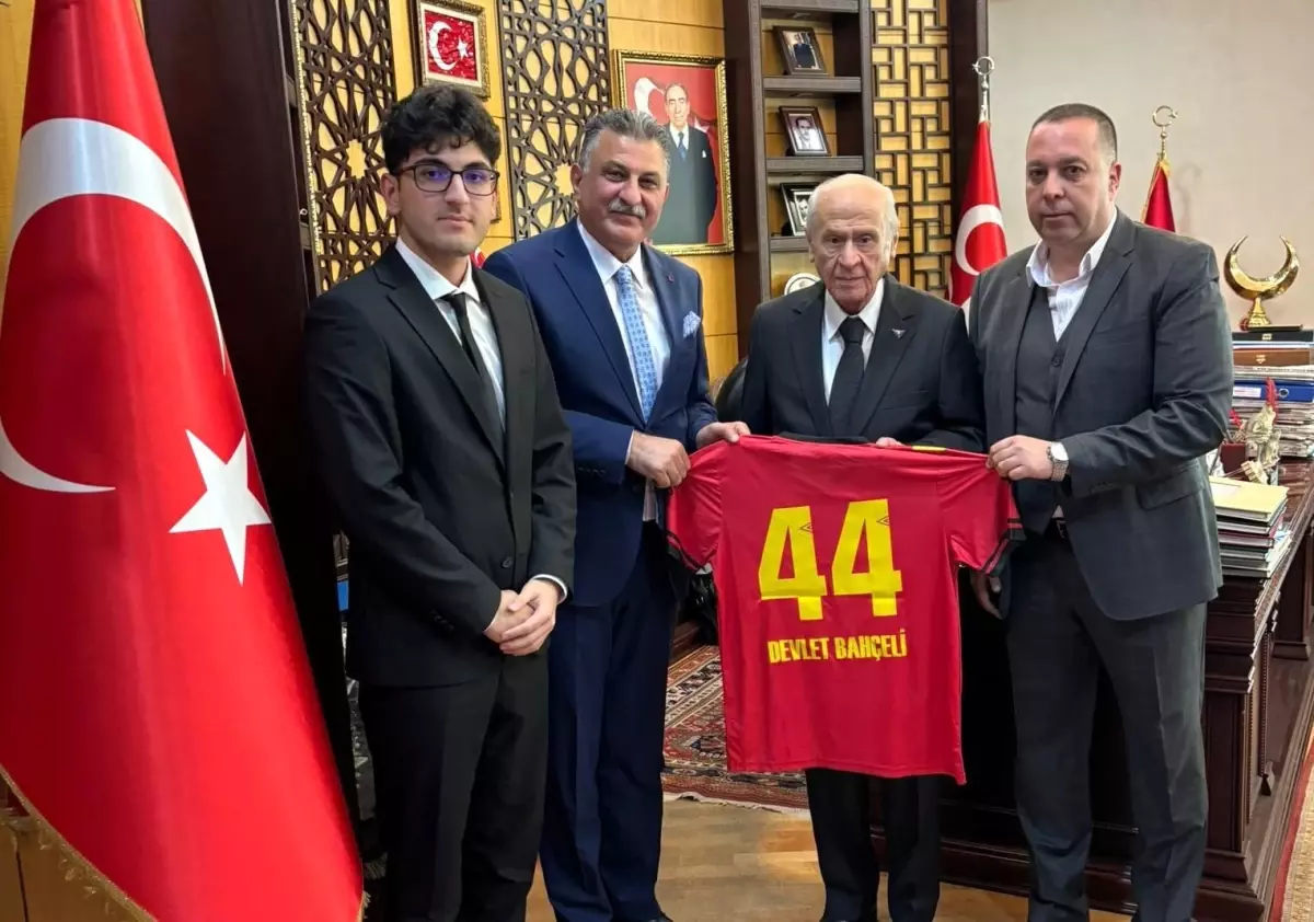 yeni malatyaspor yonetiminden devlet bahceliye ziyaret DfWcFOjj.jpg