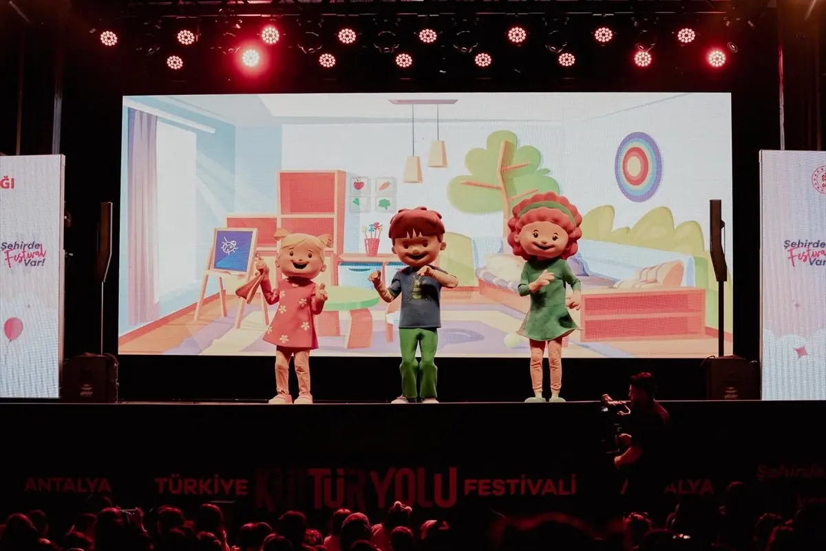 antalya kultur yolu festivali sanatla bulustu suyZpPkC.jpg