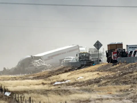ABD’de kum fırtınası faciası. 30 araç birbirine girdi
